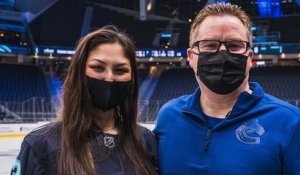 Lors d'un match de hockey, une spectatrice décèle un cancer à un membre de l'équipe et lui sauve la vie