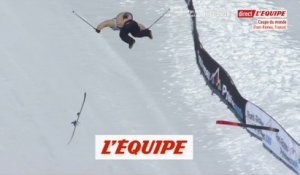 Cody Laplante perd ses deux skis lors d'un saut à Font Romeu - Ski freestyle - CM (H)