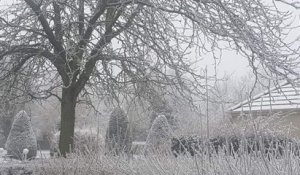 Ce que cache cette mystérieuse "neige industrielle" tombée en France cet hiver