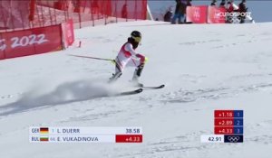 Grosse frayeur : en plein slalom, la Bulgare Eva Vukadinova manque de percuter un traceur | JO 2022