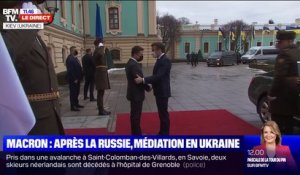 Emmanuel Macron arrive au palais Mariinsky à Kiev pour rencontrer Volodymyr Zelensky