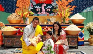 GALA VIDEO - Le saviez-vous? le roi du Bhoutan a renoncé à la polygamie par amour pour sa femme