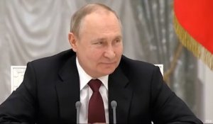 Ukraine: l'échange lunaire entre Vladimir Poutine et le chef du renseignement extérieur russe
