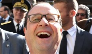 Exclu Vidéo : François Hollande à l'aise dans un café parisien !