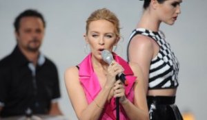 Exclu vidéo : Kylie Minogue change trois fois de tenue pour le Grand Journal !
