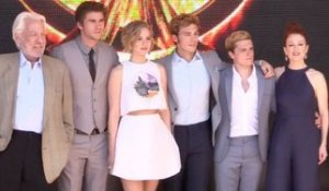 Exclu vidéo : Jennifer Lawrence vole la vedette de son équipe pour Hunger Games 3 !