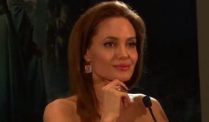 Exclu vidéo : Angelina jolie : "Enfant j'étais fascinée par Maléfique ! "
