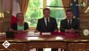 Zapping du 29/06 : Quand Emmanuel Macron triche pour avoir l’air plus grand