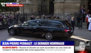 Obsèques de Jean-Pierre Pernaut: le convoi funéraire arrive sous les applaudissements à la basilique Sainte-Clotilde