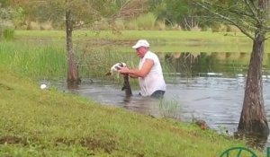 Zapping du 24/11 : Un homme plonge pour sauver son chiot des crocs d'un alligator