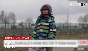 Un petit garçon pleure en fuyant la guerre en Ukraine