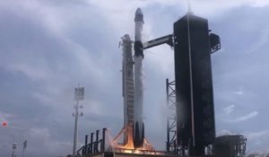 Lancement impressionnant de la fusée Falcon 9 !