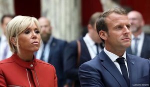 Quand Brigitte Macron dégaine ses baskets en voyage officiel, on adore !