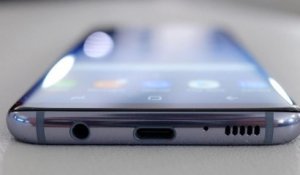 Galaxy S10 : plus de prise jack sur les smartphones de Samsung dès 2019 ?