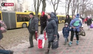 Guerre en Ukraine : les habitants de Kiev fuient leur ville