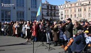 L'orchestre d'Odessa a donné un concert en plein air contre la guerre