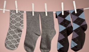 Leurs chaussettes et sous-vêtements disparaissent, ce qu'ils découvrent est incroyable