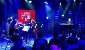 Angèle interprète "Ta Reine" dans "Le Grand Studio RTL"