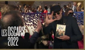 Troy Kotsur (CODA) reçoit un DVD de La Famille Bélier - Oscars 2022