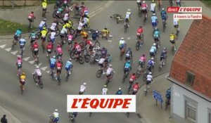 Grosse chute collective dans le peloton - Cyclisme - A travers la Flandre