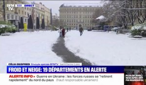 La place de l'hôtel de ville de Saint-Etienne recouverte de neige
