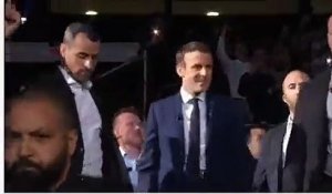 Revoir l'entrée d'Emmanuel Macron pour son seul et énorme meeting avant le premier tour : Une mise en scène très soignée pour le Président