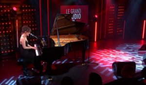 Anne Sila interprète "J'ai attendu le printemps" dans "Le Grand Studio RTL"