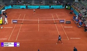 Madrid - Halep bat Gauff et file en 1/4