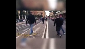 Un supporter de la roma en scooter nargue ses adversaires et va le regretter