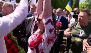 L'ambassadeur russe en Pologne aspergé d'un liquide rouge à Varsovie