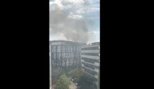 Hauts-de-Seine: Un impressionnant incendie en cours dans les anciens locaux de Canal+ à Issy-les-Moulineaux