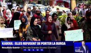 À Kaboul, des femmes ont manifesté contre l'obligation du port du voile intégral en public imposée par les talibans