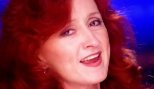 Bonnie Raitt - Love Sneakin Up On You