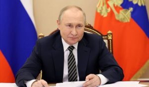 VOICI : Vladimir Poutine : un homme affirme avoir la preuve que les soldats qu'il a rencontrés étaient des acteurs
