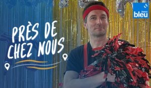 Mini-short et paillettes : Stéphane est pom-pom boy