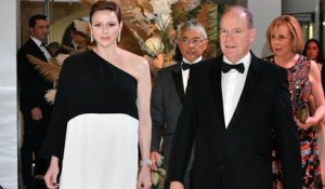 Charlène de Monaco : la princesse impériale au bras d'Albert II pour sa entrée au dîner de Formule 1