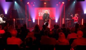 Louis Bertignac interprète  " Le film de ma vie " dans le Grand Studio RTL