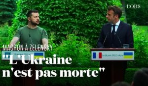 Emmanuel Macron cite l'hymne national ukrainien devant Volodymyr Zelensky