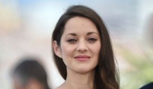 Marion Cotillard poussée dans les bras d’un acteur américain ? "J’ai fini par me rendre à un rendez-vous"