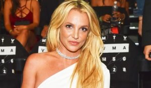 Britney Spears Runs Out Of Gas On The Highway | Billboard News