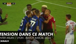 Tension après une action dangereuse - Inter Milan / Lyon (match de préparation)