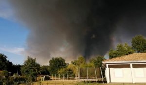 Incendie en Gironde: les images de l'énorme nuage de fumée filmé depuis Belin-Béliet