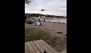 Martigues : l’hélicoptère se pose sur la plage de Ferrieres