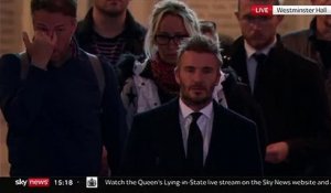 Décès d'Elizabeth II: Découvrez les images de David Beckham qui entre à Westminster Hall pour se recueillir devant le cercueil de la reine
