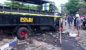 Indonésie : au moins 174 morts dans un stade de football