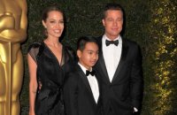 Angelina Jolie accuse Brad Pitt d'avoir "frappé" et "étranglé" leurs enfants