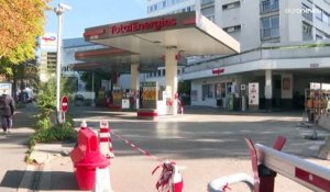 Pénuries de carburant en France : grève reconduite, réunion d'urgence à Matignon