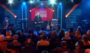 Stephan Eicher interprète " Des hauts, des bas '' dans le Grand Studio RTL