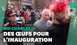Le roi Charles III et la reine Camilla visés par des jets d'oeufs en visite officielle
