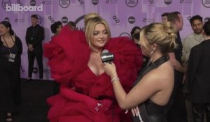 Bebe Rexha Says She Listens to GloRilla Before Going On Stage: “I Rap Every Word” | AMAs 2022